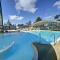 Chalet cosy avec terrasse, 6 couchages, piscine chauffée, proche plage et commerces - FR-1-361-477