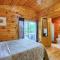 Blue Rose Cabins - Treetops Cabin
