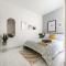 Bright spacious getaway close to the Sea
