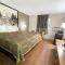 Super 8 by Wyndham Eureka/Six Flags Nearby