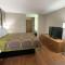 Super 8 by Wyndham Eureka/Six Flags Nearby