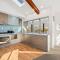 Central Style - 3 Bedroom Townhouse with Lakeview