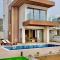 Santa Barbara Seafront villas w jacuzzi pool