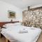Holiday House Cave Romana
