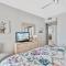 Windward Pointe 804- Sleeps 10 beachfront Resort amenities - شاطئ أورانج