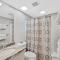 Windward Pointe 804- Sleeps 10 beachfront Resort amenities - شاطئ أورانج