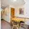 Highridge E10 Cozy One Bedroom Loft with Fireplace and Pool Access - 基灵顿