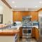 Peaceful Home with PRIVATE Hot Tub and Garage by Harmony Whistler