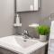 Glenview West Apt with Patio - Near Downtown - Hamilton