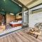2-BR Tropical Retreat with Sauna, Gym and Pool