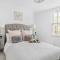 10 Clarence Hill - Elegant Town House with outside space
