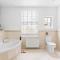 10 Clarence Hill - Elegant Town House with outside space