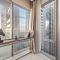 Luxury 2BR with Marina Views Near Dining Shopping Attractions & Beaches