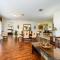 Premium Lake View Condo, Vista Cay - 1002