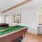 The Manor at Minstrel Court with Hot Tub - Cambridge