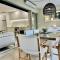 Noosa Beach Apartment on HASTING ST French quarter resort.Noosa Heads