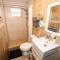 Private Jacuzzi Oasis with Mountain Views and FREE Parking - 庞塞