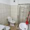 Comfy Beachfront Apartment - 50m from the Sea - 格勒姆