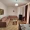 Comfy Beachfront Apartment - 50m from the Sea - 格勒姆