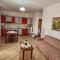 Comfy Beachfront Apartment - 50m from the Sea - 格勒姆