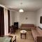 Comfy Beachfront Apartment - 50m from the Sea - 格勒姆