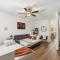 Convenient & Inviting - Fully-Equipped 2BD Condo