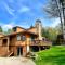 O7 Slopeside Bretton Woods Resort cottage with upscale stylings cozy decor tons of space