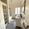 The Edward Townhouse 153 - Tastefully Styled