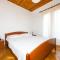 Apartments & Rooms Tapera