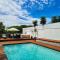 Spacious 4 Bedroom Beach House with Pool - Durban