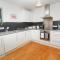 Newquay, Beach Charm and Town Vibes with Parking - 纽基