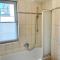 Helle Fewo in toller Lage mit Badewanne und Balkon - Кюлунгсборн