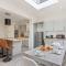 Beautiful House - Sleeps up to 7 - Free Parking, Fast Wifi and Smart TV by Yoko Property - 威根