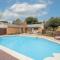 Open Space Home for Family Groups with Privat Pool - Garland