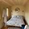 Stylish Shepherds Hut with Amazing Views - Knighton