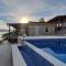 BooRA glamp experience & infinity pool - Senj