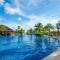 Near Marina Luxury Condo with Pool, Gym, Gold and more