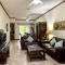 Near Marina Luxury Condo with Pool, Gym, Gold and more