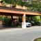 Near Marina Luxury Condo with Pool, Gym, Gold and more