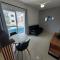 066 Aviação Beira MAR com varanda - 1 dorm - 15 metros da praia - WI FI - Garagem Gratuita - برايا جراندي