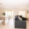 Park Villa - Near CBD, Spacious, Ideal for Work