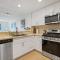 3 Bedrooms Apt with Pool ,GYM - ايرفين