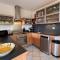 Spacious apartment with beautiful views max 8 pers - Oz