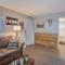 Romantic Getaway Base of Mountains Parks & Trails
