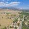 Romantic Getaway Base of Mountains Parks & Trails