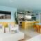 Sunny Beach Box