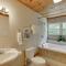 Cabin with Jacuzzi & Hydrotherapy SpaNear Helen