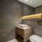 GuestReady - Oxford's Pool View Serenity - Dubai