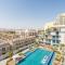 GuestReady - Oxford's Pool View Serenity - Dubai