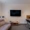 Spacious 2-Bedroom Condo With Free Parking On Site - 蒙特罗斯